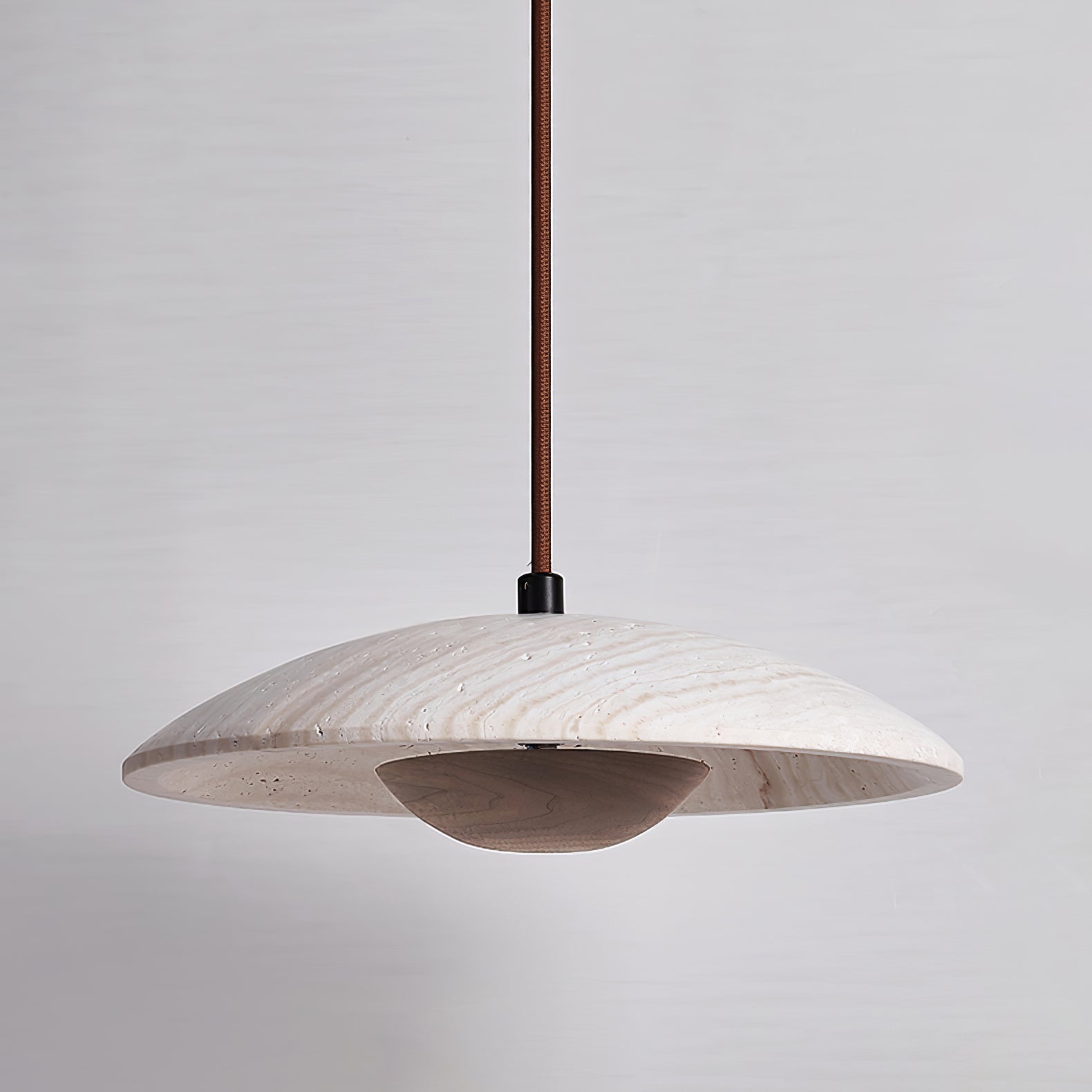 Lampada a sospensione in travertino a tesa larga Zodore | Fioriscas