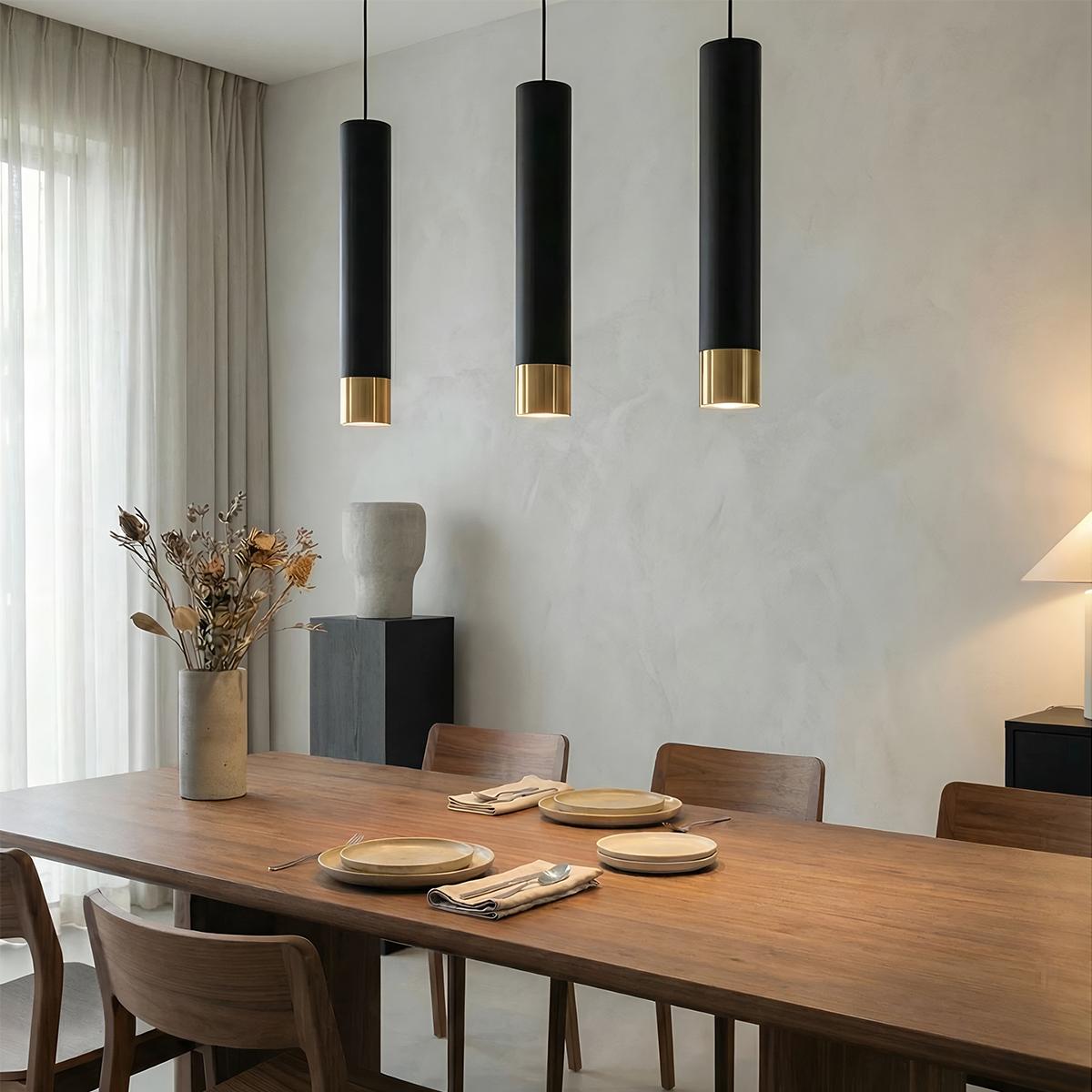 Minimalistyczna lampa wisząca Cylinder ze złotym akcentem do wysp kuchennych