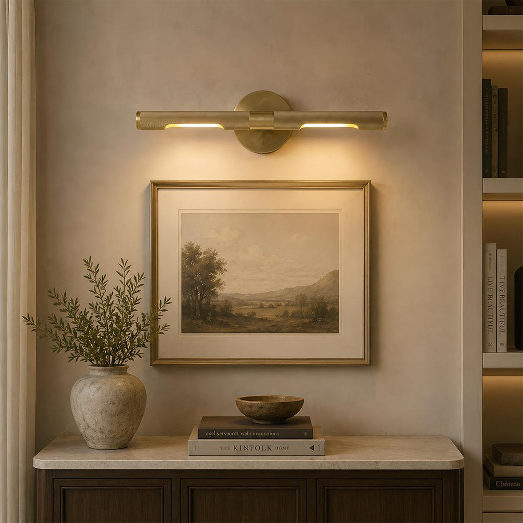 Nástěnná zrcadlová lampa Knurled Brass s teplým světlem  