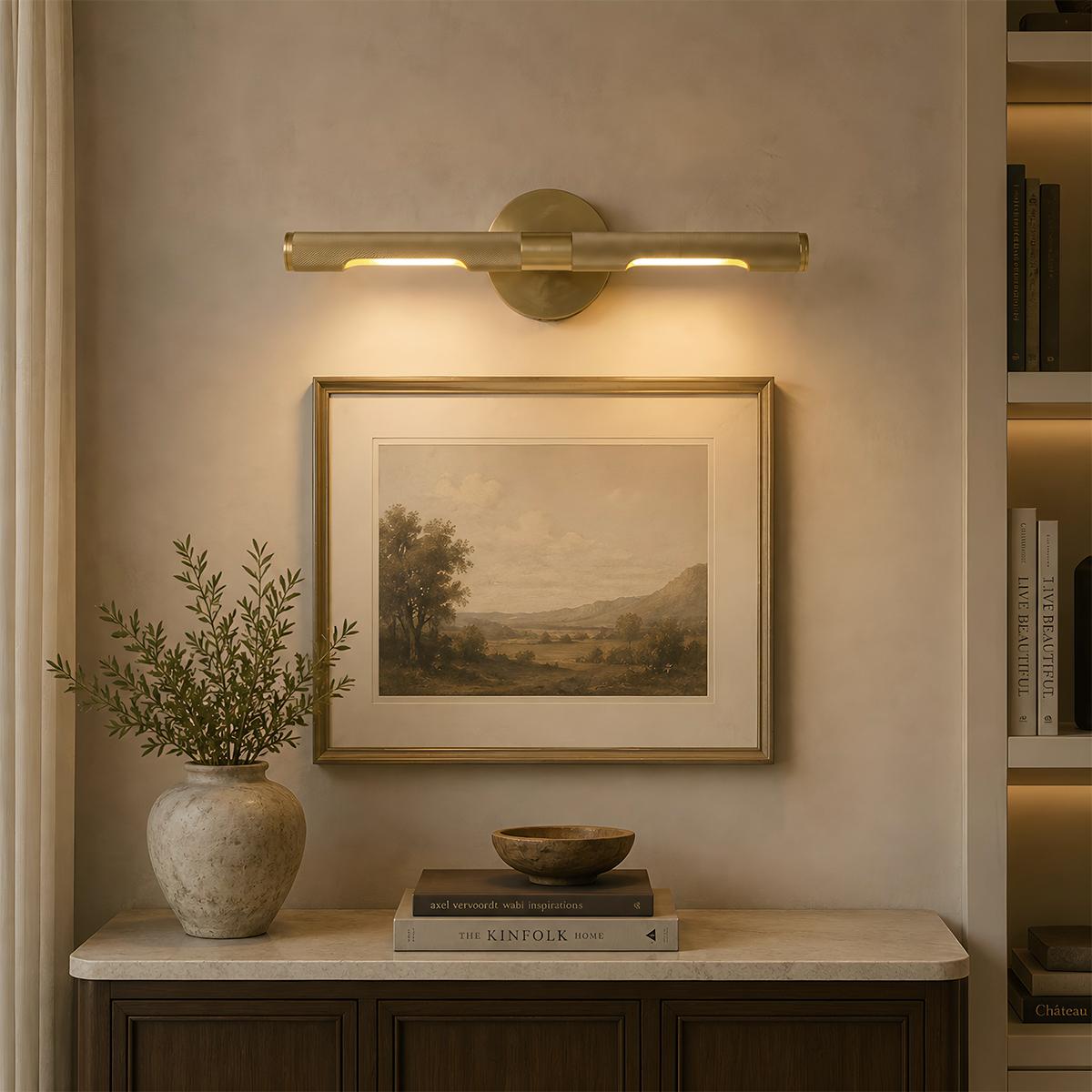 Nástěnná zrcadlová lampa Knurled Brass s teplým světlem  