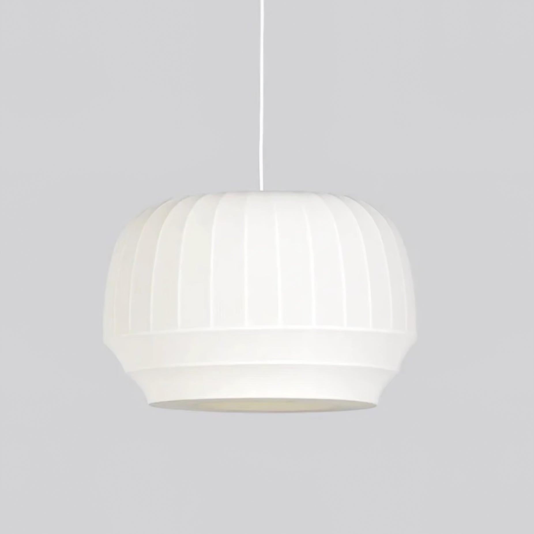 Suspension avec abat-jour en soie, tissu blanc à lignes verticales, style doux, moderne et minimaliste | Fioriscas