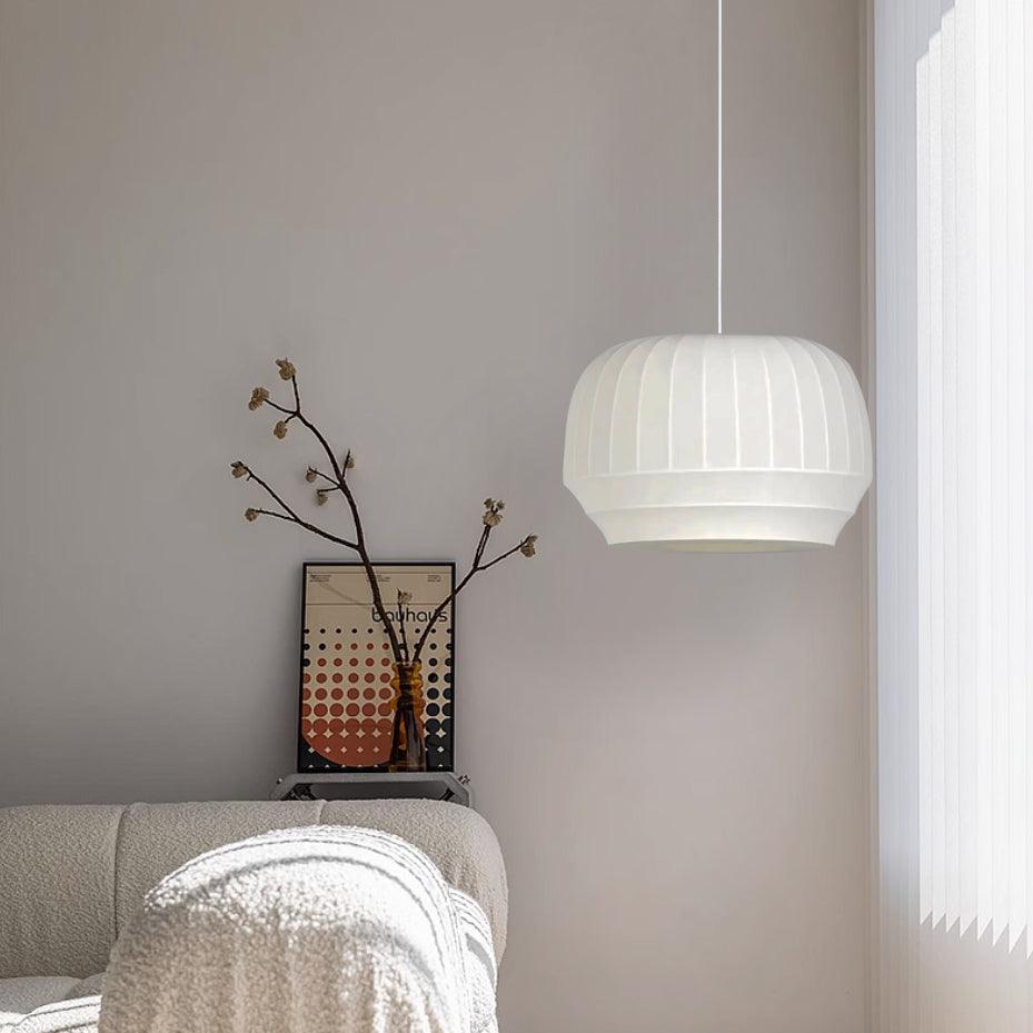 Suspension avec abat-jour en soie, tissu blanc à lignes verticales, style doux, moderne et minimaliste | Fioriscas