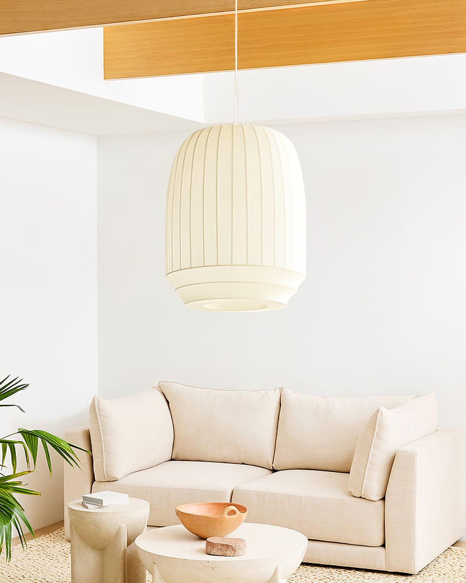 Suspension avec abat-jour en soie, tissu blanc à lignes verticales, style doux, moderne et minimaliste | Fioriscas