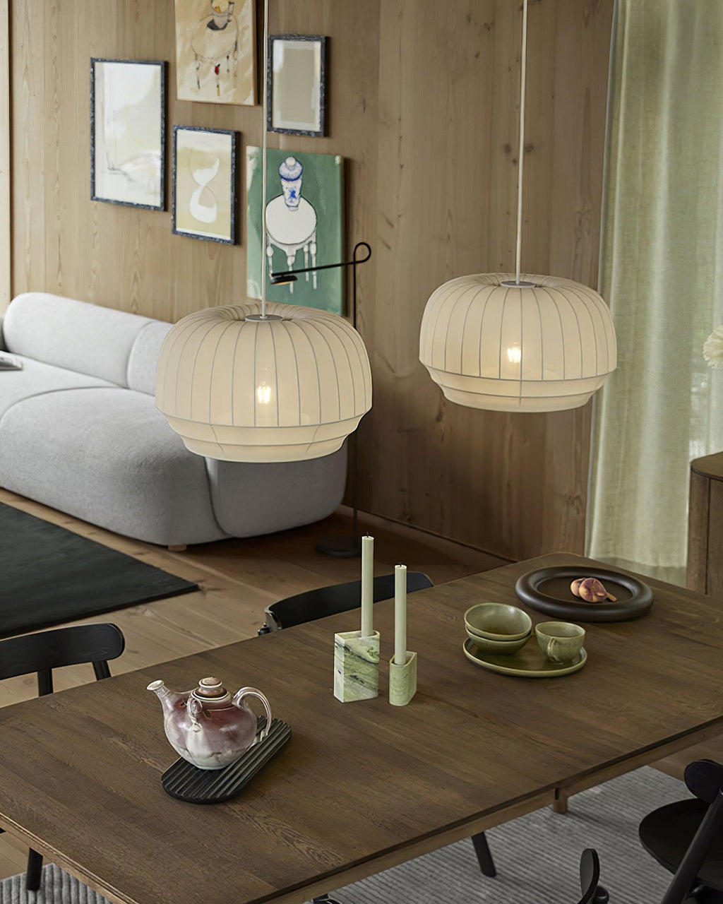 Suspension avec abat-jour en soie, tissu blanc à lignes verticales, style doux, moderne et minimaliste | Fioriscas