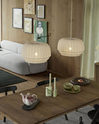 Suspension avec abat-jour en soie, tissu blanc à lignes verticales, style doux, moderne et minimaliste | Fioriscas