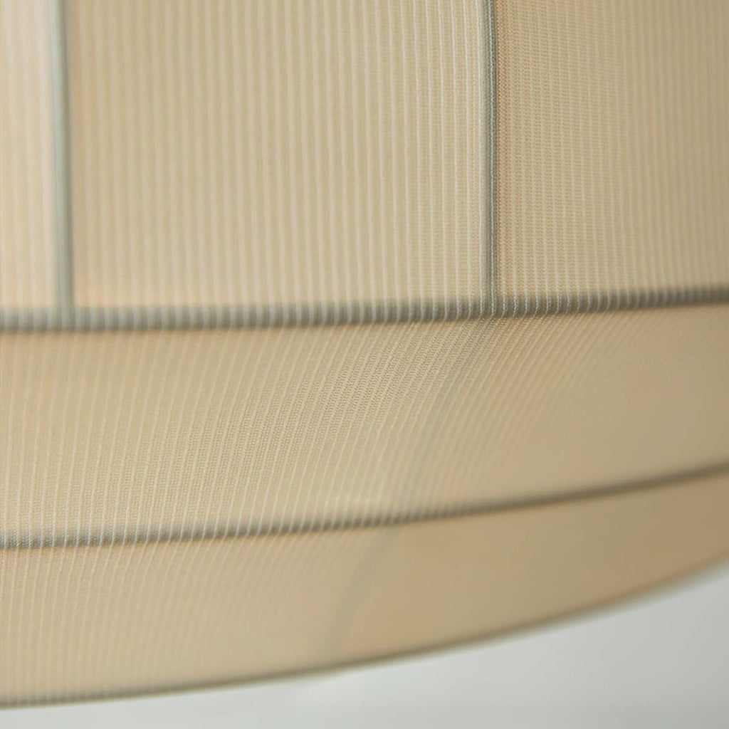 Suspension avec abat-jour en soie, tissu blanc à lignes verticales, style doux, moderne et minimaliste | Fioriscas