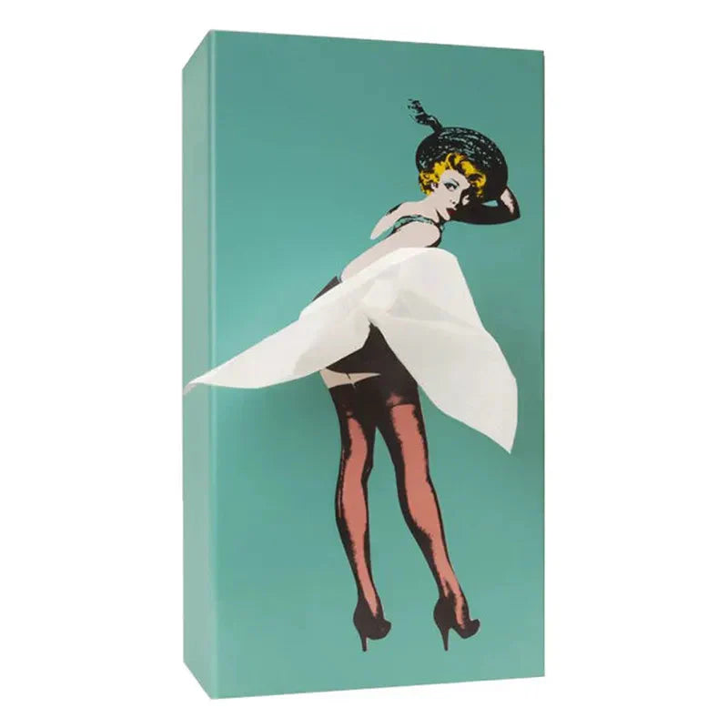 Puinen nenäliinalaatikon suojus retrohenkisellä pin-up-mekon kuvioinnilla, Kevaran muistoesine