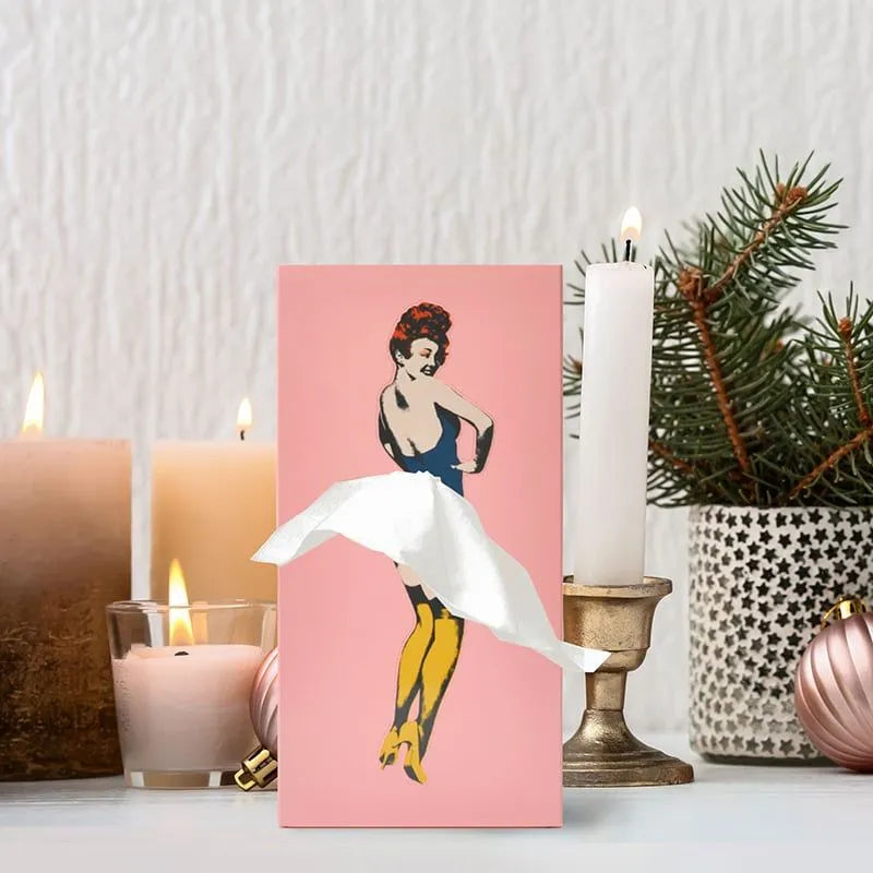 Puinen nenäliinalaatikon suojus retrohenkisellä pin-up-mekon kuvioinnilla, Kevaran muistoesine