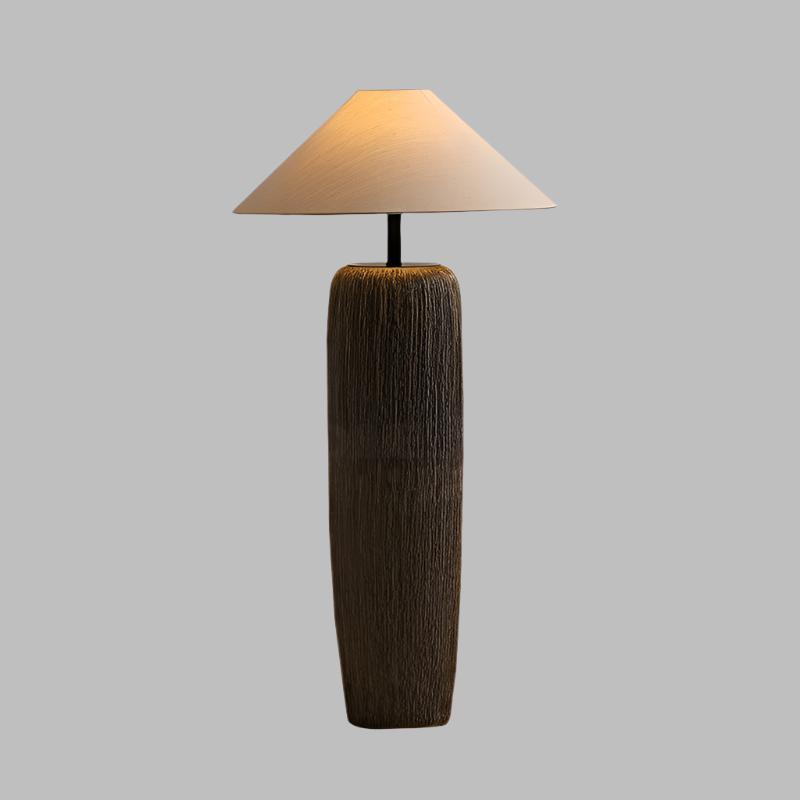 Rookhaven-Stehlampe, Optik von Altholz, warmes stimmungsvolles Licht