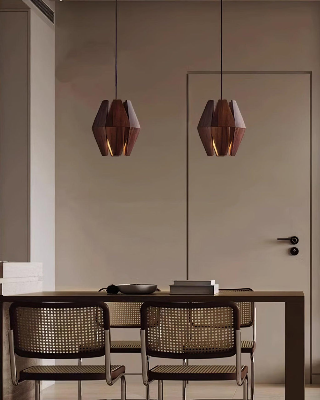Lampada a sospensione con paralume geometrico in legno, luce calda, stile nordico minimalista, accento | Fioriscas