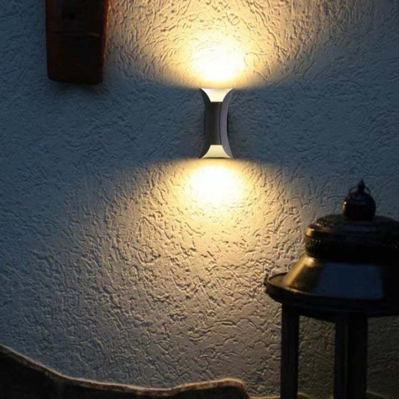 Lampada da parete curva per esterni, applique LED Arcora, cablata IP65