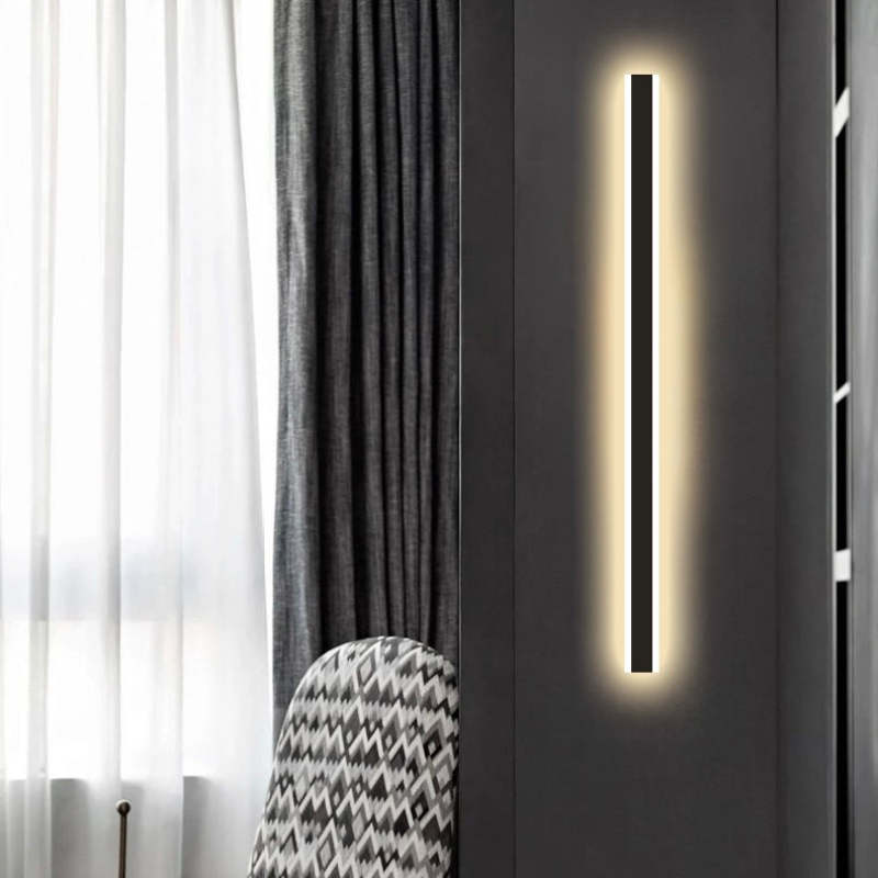 Lineær udendørs væglampe med Frostline-design i akrylpanel