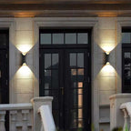 Lampada da parete curva per esterni, applique LED Arcora, cablata IP65