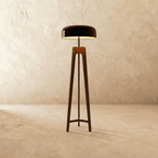 Emberwood modern trätripodlampa med svart akrylskärm