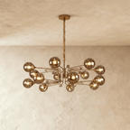 Luxusní skleněný lustr Lumora pro elegantní obytné prostory