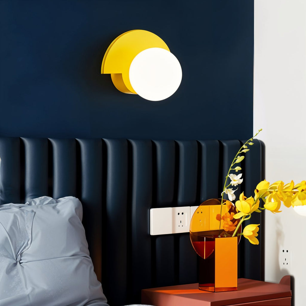 Lumenorb modern glasbollvägglampa med slät metallfinish
