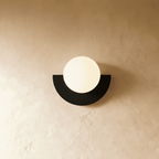 Lumenorb modern glasbollvägglampa med slät metallfinish