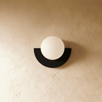 Lumenorb modern glasbollvägglampa med slät metallfinish