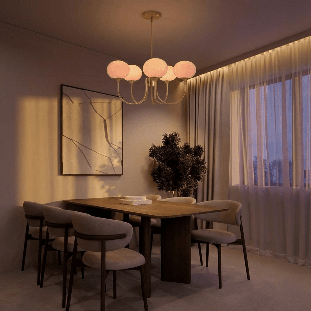Ljuskrona med guldfinish och glasskärmar i persikofärgat rosa eller vitt