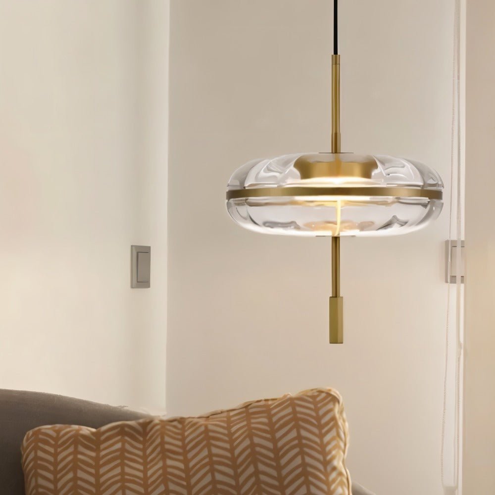 Lampa wisząca Rippled Glass z rzeźbiarską metalową ramą i miękkim światłem