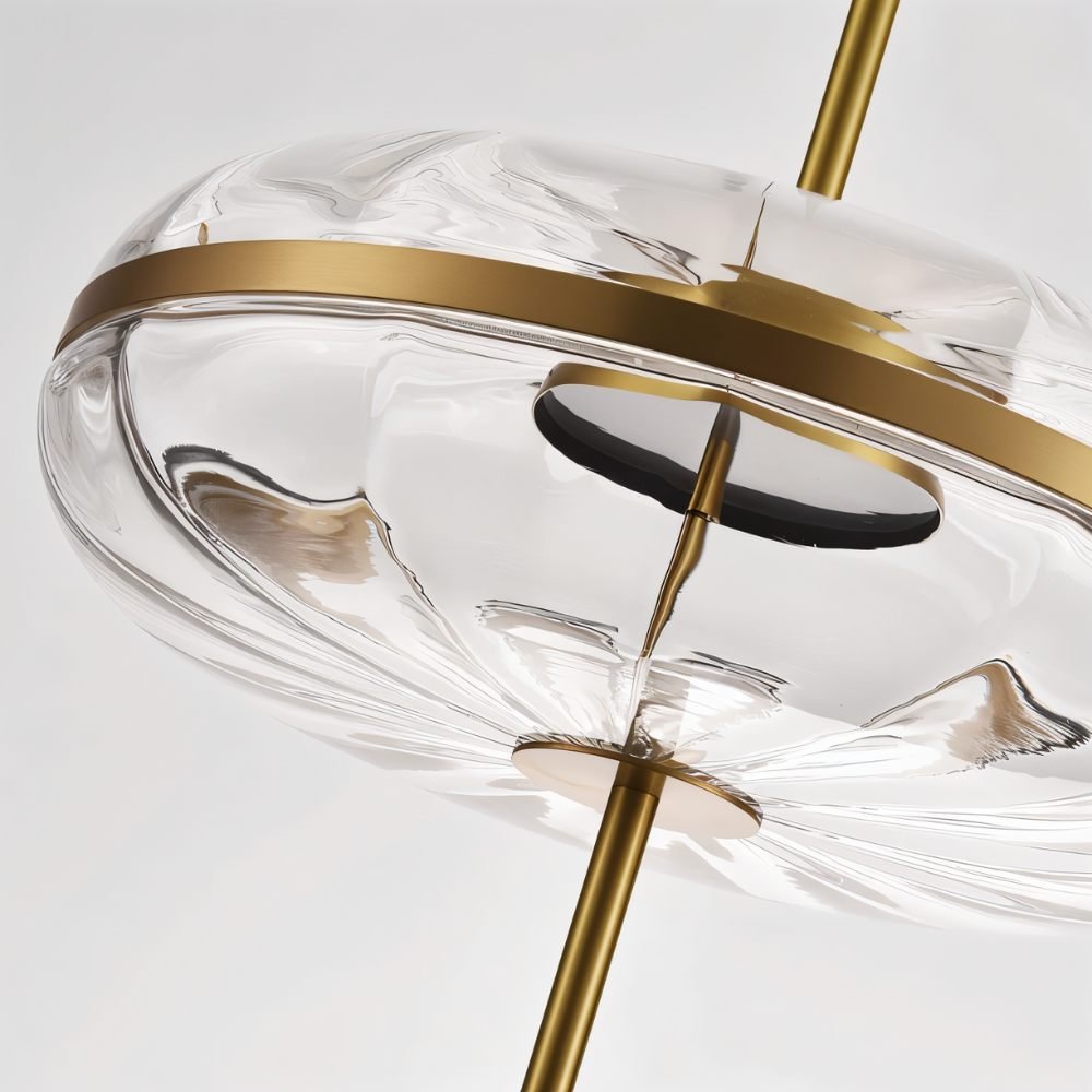 Lampa wisząca Rippled Glass z rzeźbiarską metalową ramą i miękkim światłem