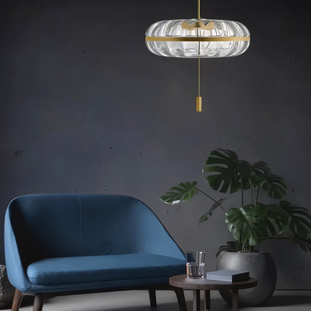Lampa wisząca Rippled Glass z rzeźbiarską metalową ramą i miękkim światłem