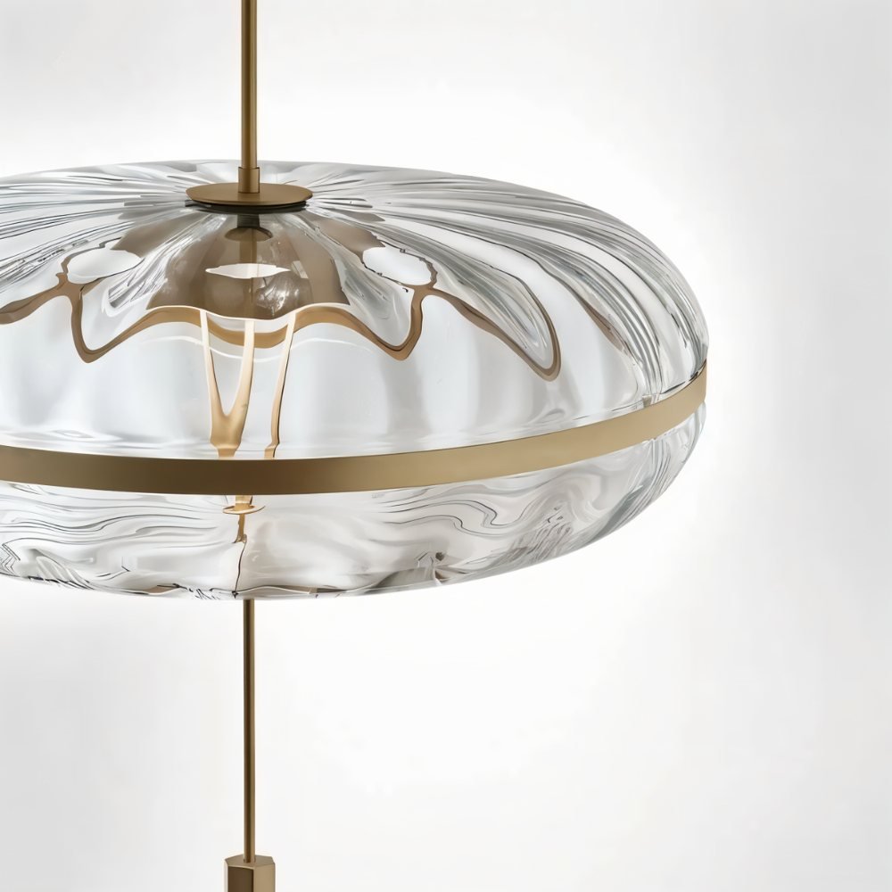 Lampa wisząca Rippled Glass z rzeźbiarską metalową ramą i miękkim światłem
