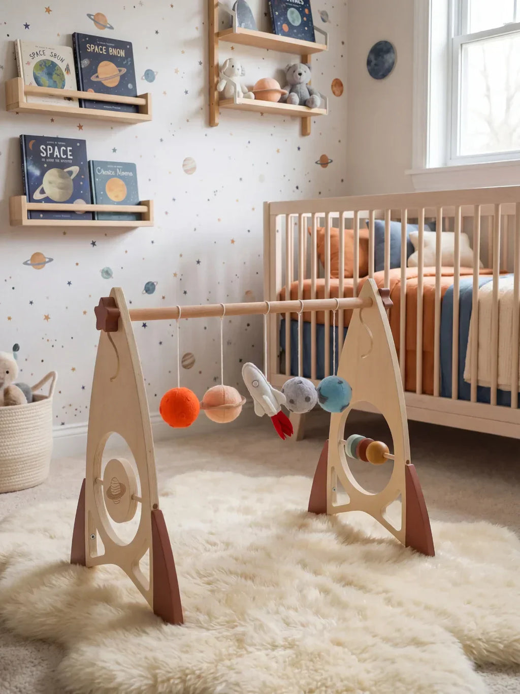 Arche d’éveil en bois massif pour bébé avec jouets fusée et étoile