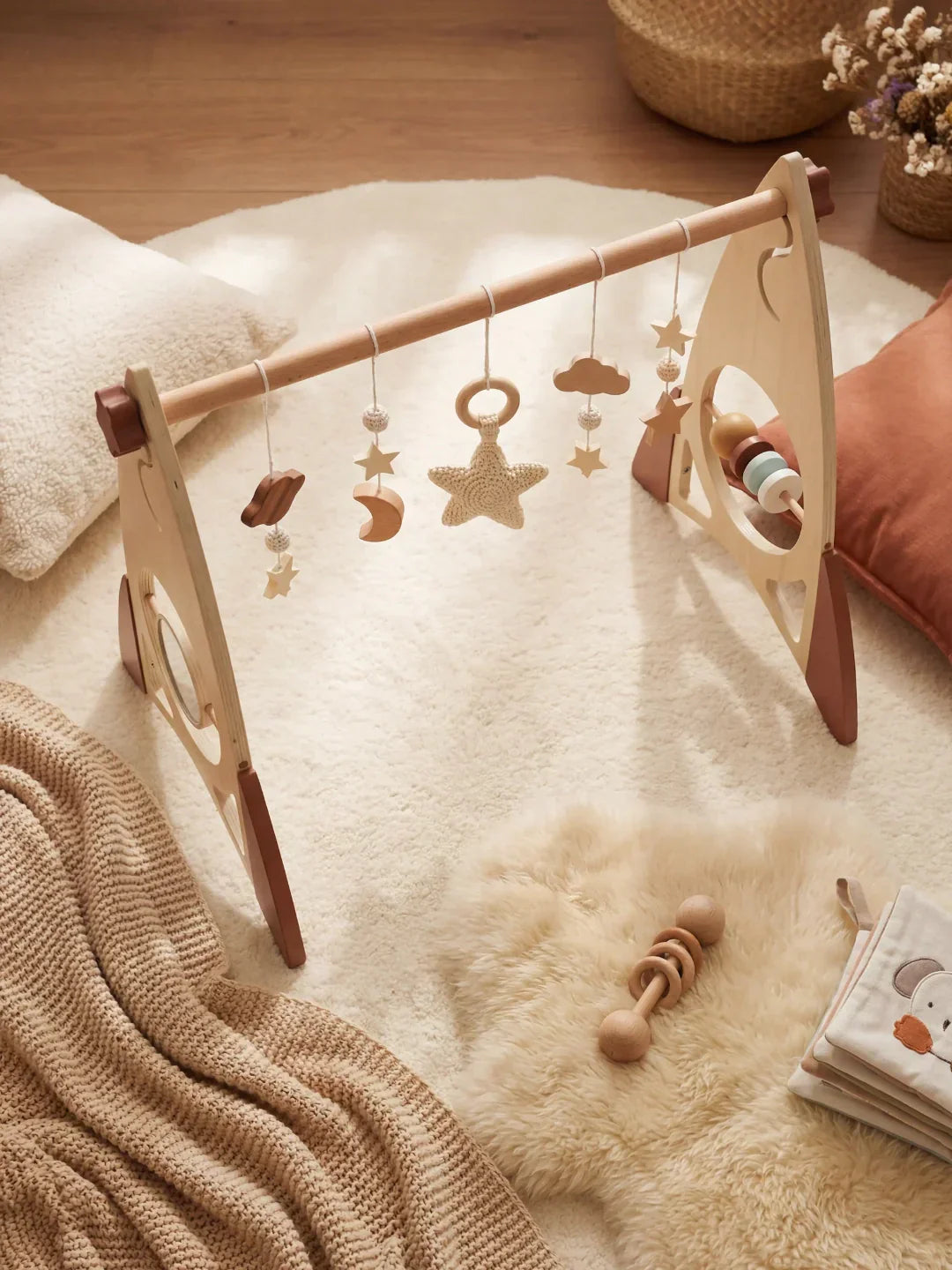 Arche d’éveil en bois massif pour bébé avec jouets fusée et étoile