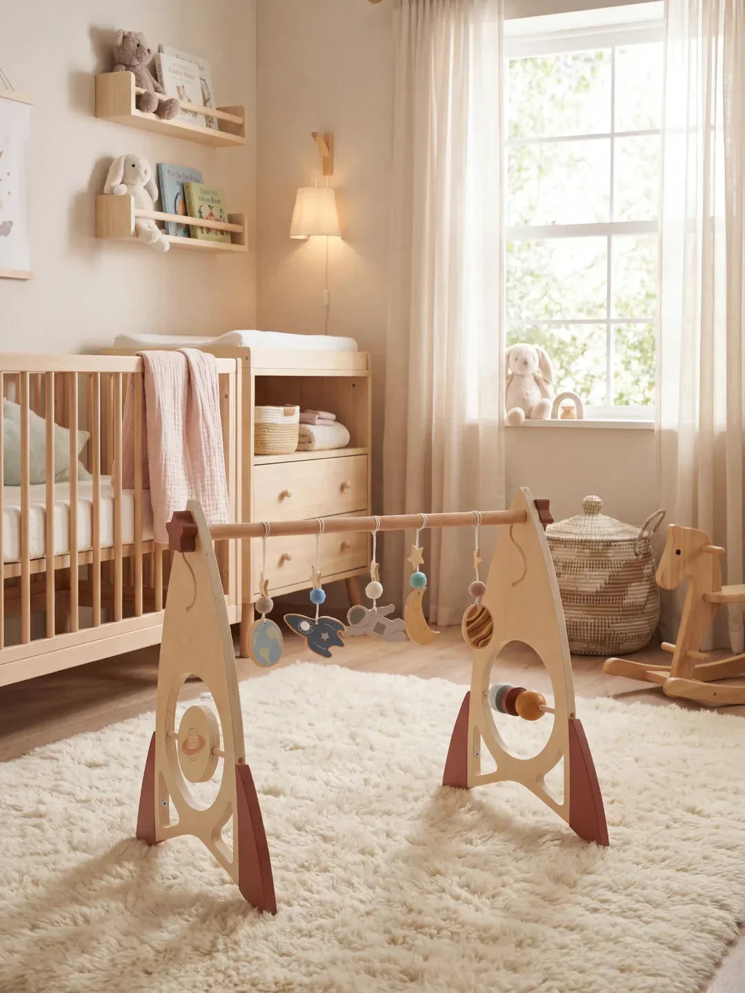 Arche d’éveil en bois massif pour bébé avec jouets fusée et étoile
