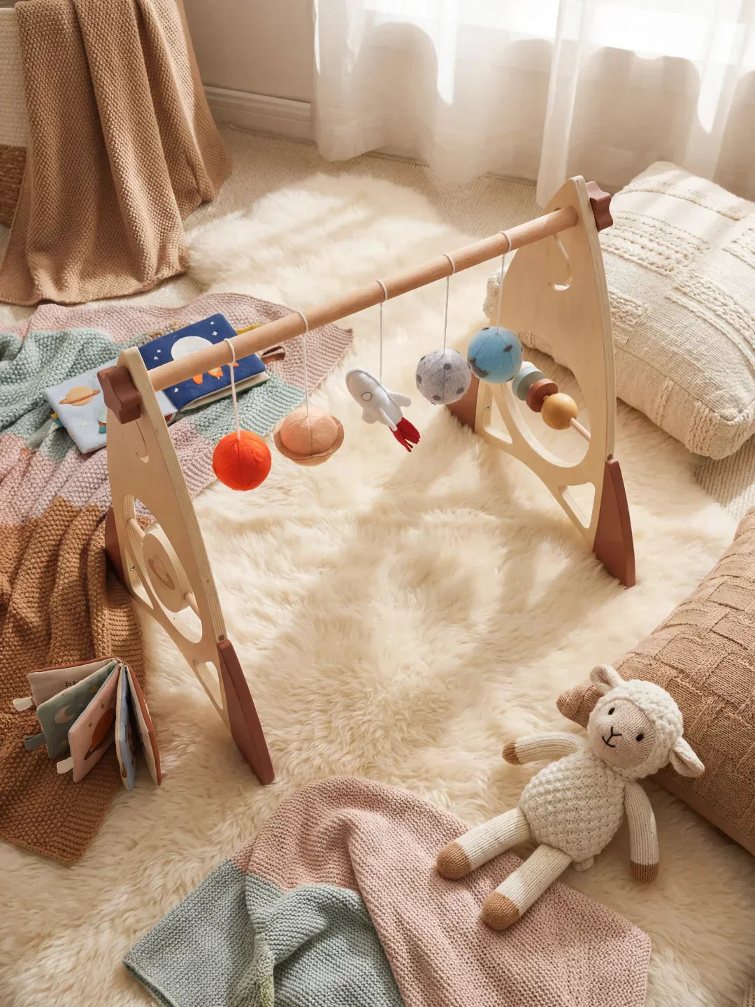 Arche d’éveil en bois massif pour bébé avec jouets fusée et étoile