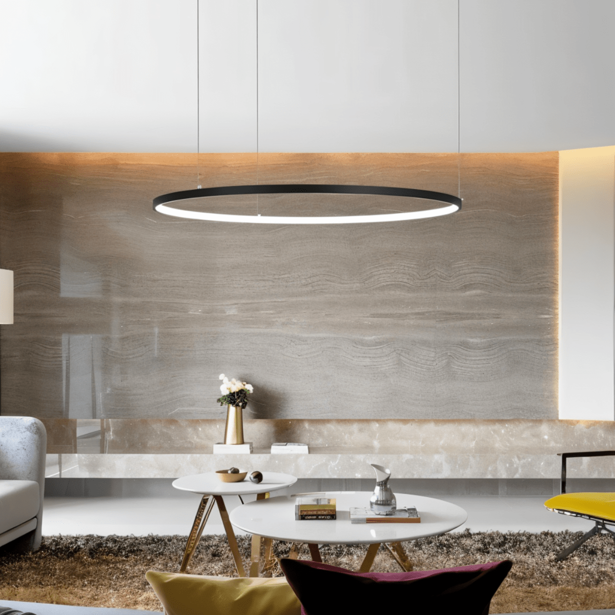 Lustr Aurora Circle s jemným halo osvětlením nad jídelním stolem