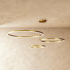 Żyrandol LED Nova Ring z polerowaną czarną żelazną ramą