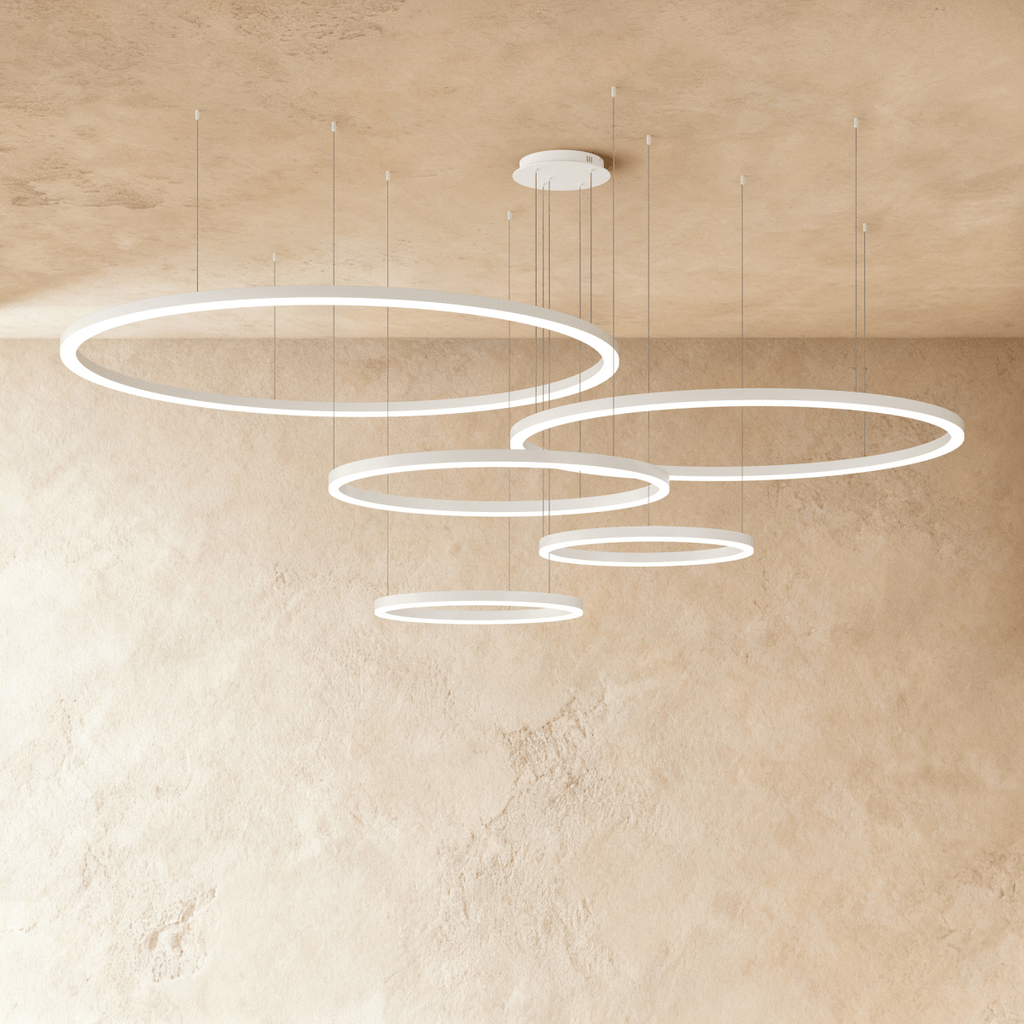 Żyrandol LED Nova Ring z polerowaną czarną żelazną ramą