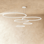 Żyrandol LED Nova Ring z polerowaną czarną żelazną ramą