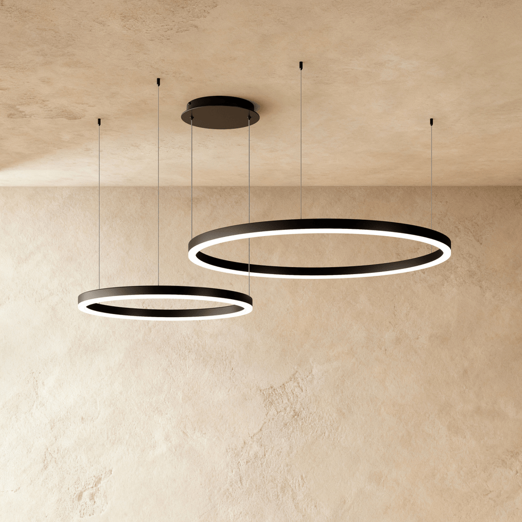 Żyrandol LED Nova Ring z polerowaną czarną żelazną ramą
