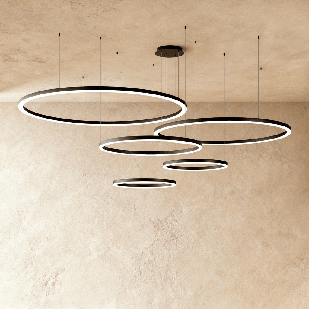 Żyrandol LED Nova Ring z polerowaną czarną żelazną ramą