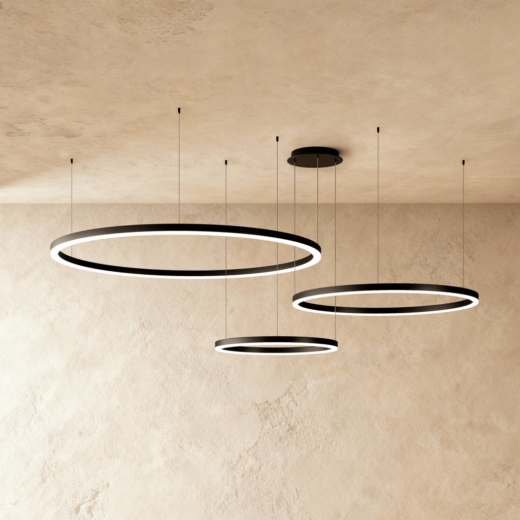 Żyrandol LED Nova Ring z polerowaną czarną żelazną ramą