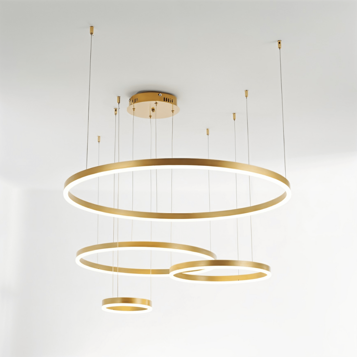 Żyrandol LED Nova Ring z polerowaną czarną żelazną ramą