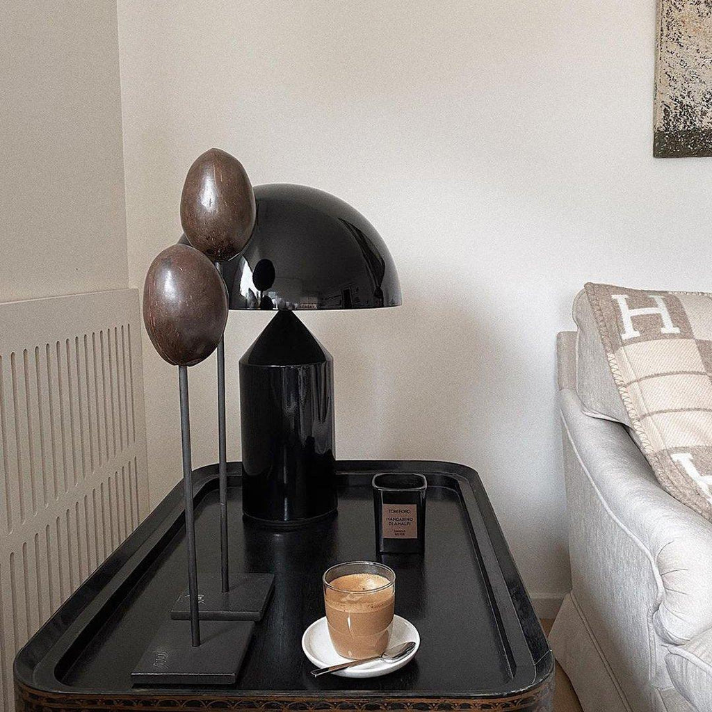 Stolní lampa Atollo Lunaro, sochařský kovový design v italském stylu