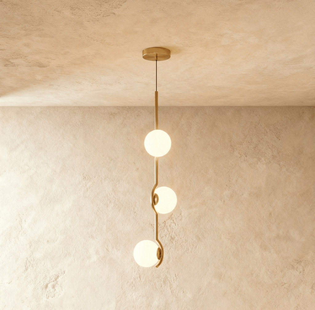 Lustre Trio Globe em Vidro com Haste Fina de Ferro para Interiores Modernos e Aconchegantes