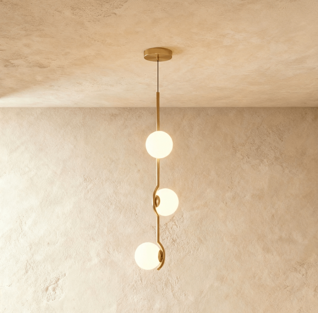 Lustre Trio Globe em Vidro com Haste Fina de Ferro para Interiores Modernos e Aconchegantes