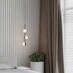 Lustre Trio Globe em Vidro com Haste Fina de Ferro para Interiores Modernos e Aconchegantes
