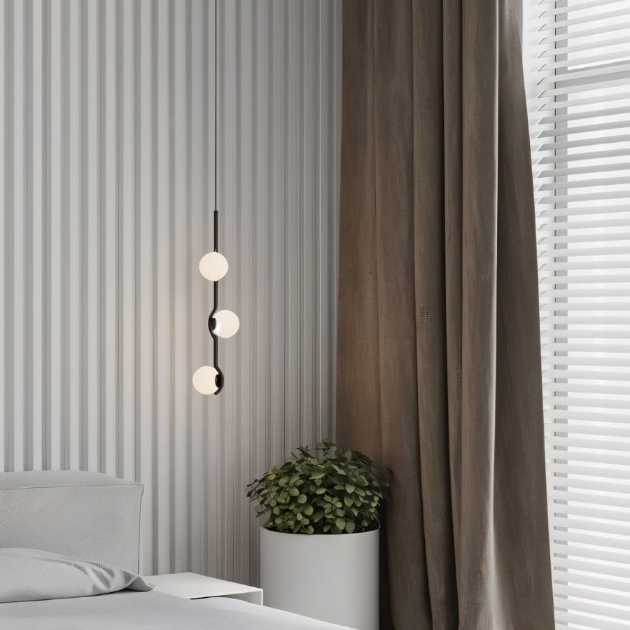Lustre Trio Globe em Vidro com Haste Fina de Ferro para Interiores Modernos e Aconchegantes