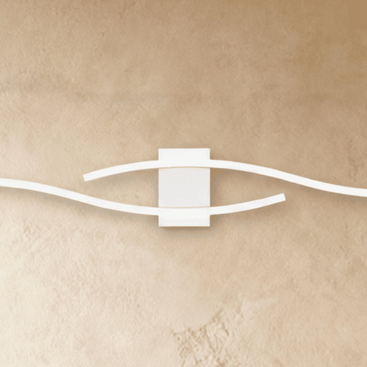 Železná nástěnná lampa Verve pro moderní ambientní osvětlení domů  