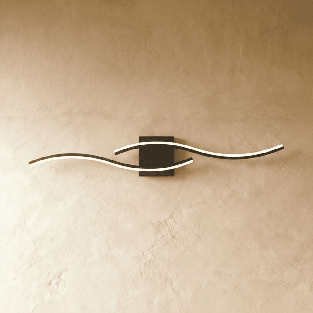Železná nástěnná lampa Verve pro moderní ambientní osvětlení domů  