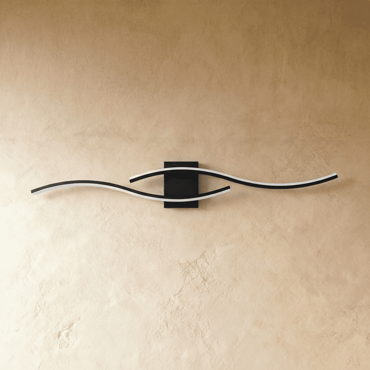 Železná nástěnná lampa Verve pro moderní ambientní osvětlení domů  