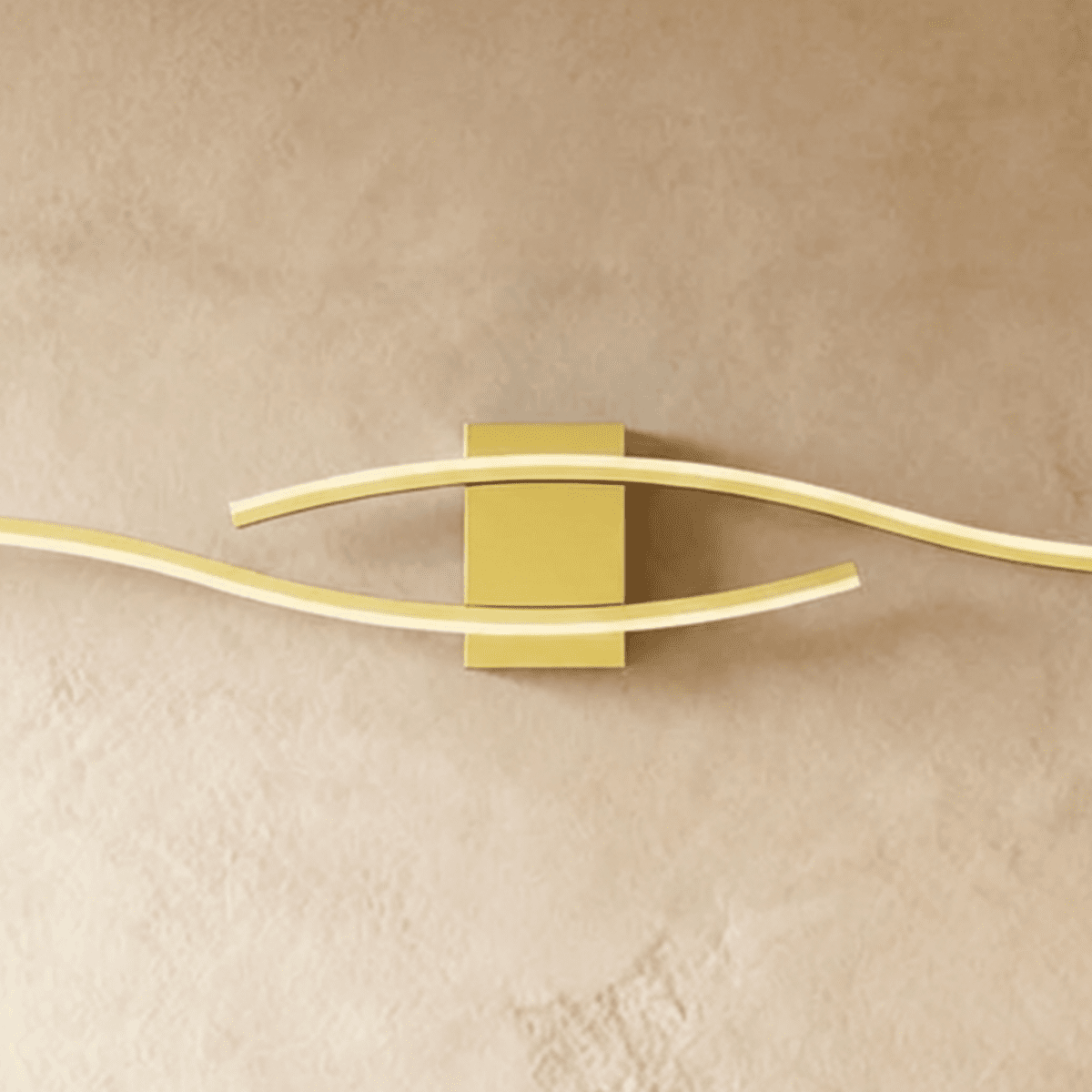 Železná nástěnná lampa Verve pro moderní ambientní osvětlení domů  