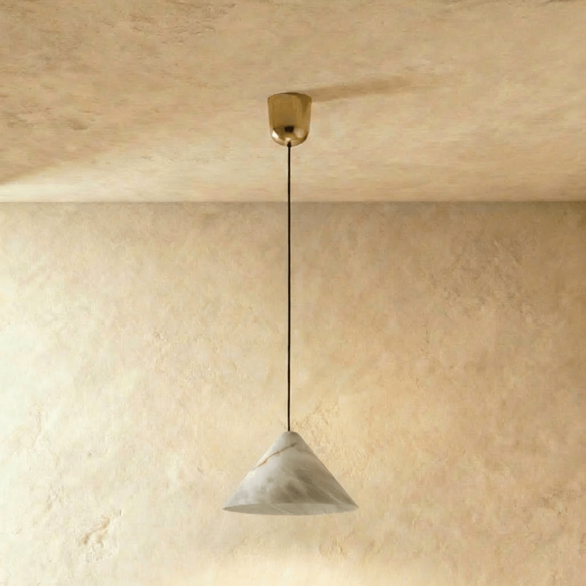 Lampada a sospensione Petal Glow in alabastro ispirata ai fiori di ciliegio