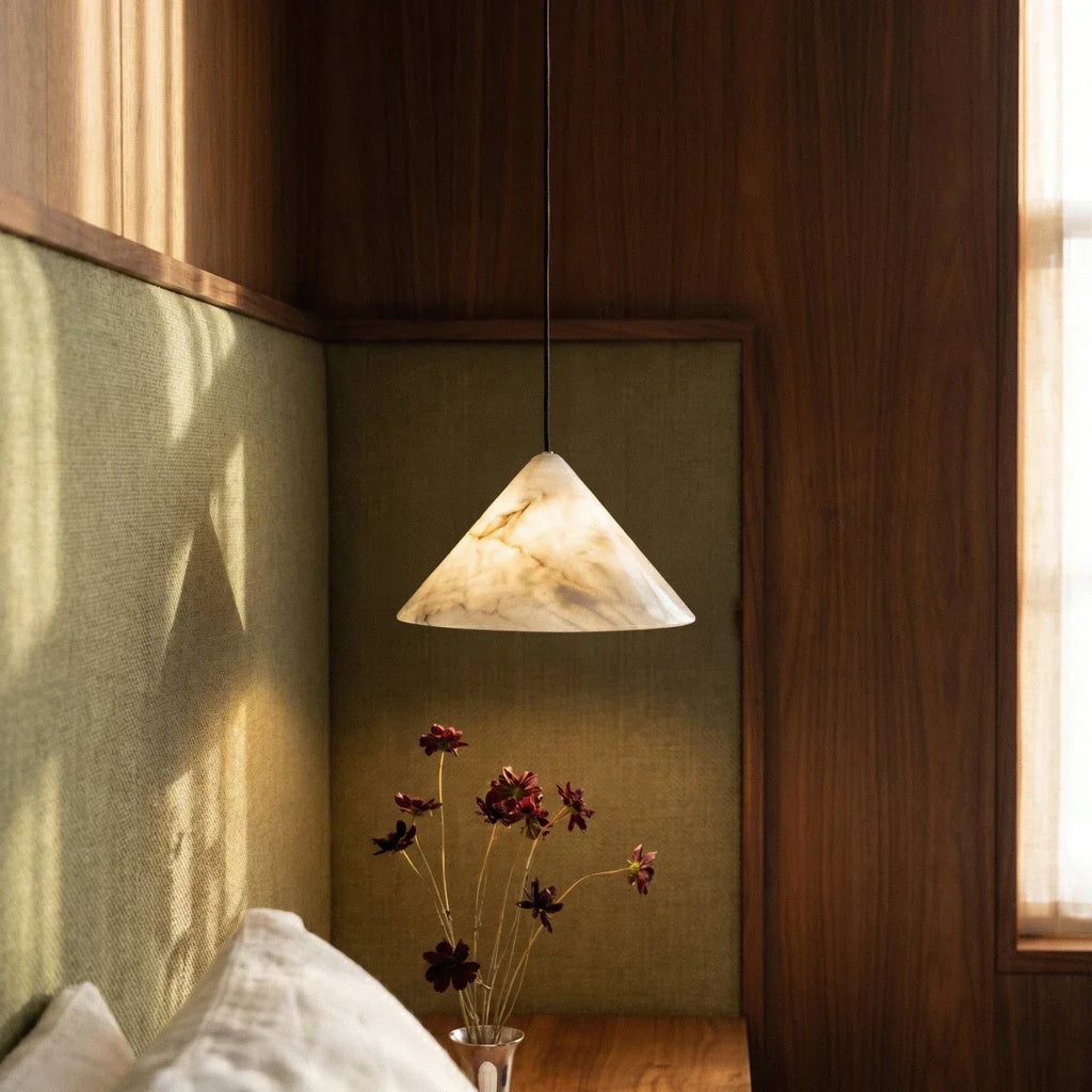 Lampada a sospensione Petal Glow in alabastro ispirata ai fiori di ciliegio